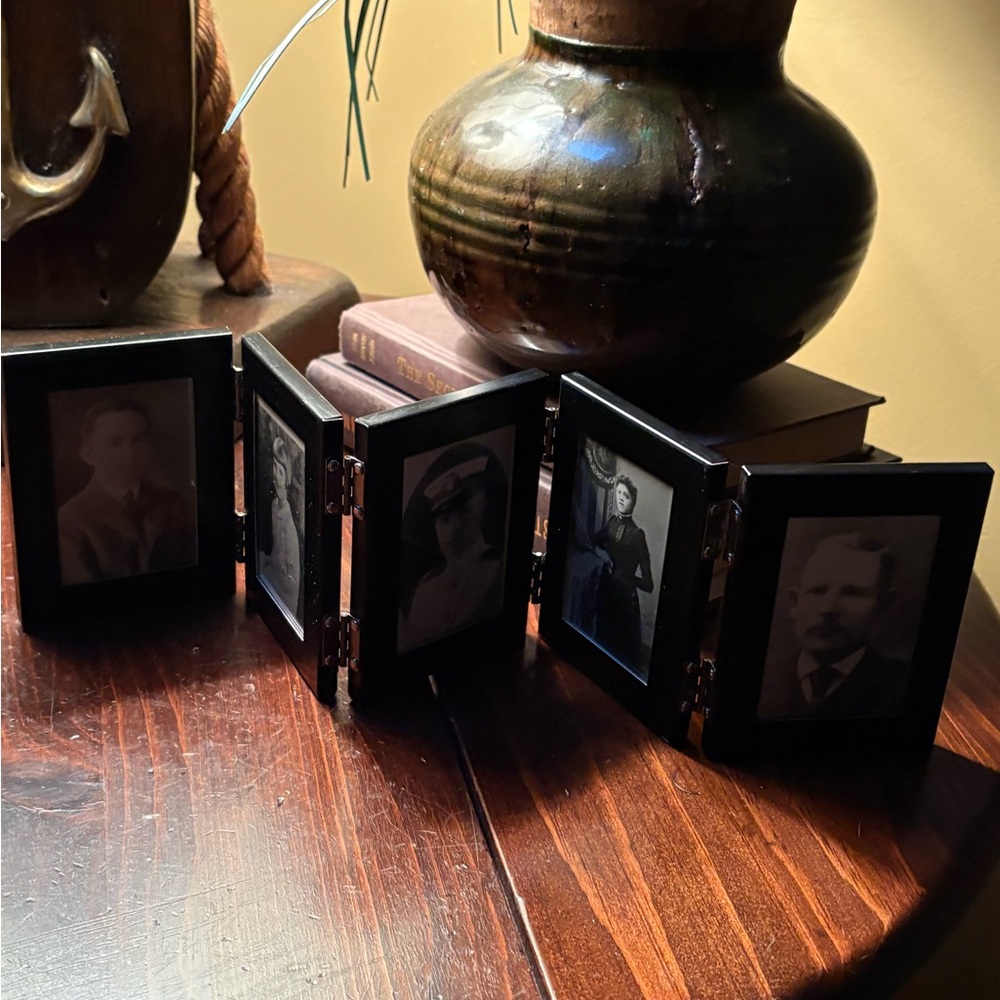 Elegant Black Folding Photo Frame